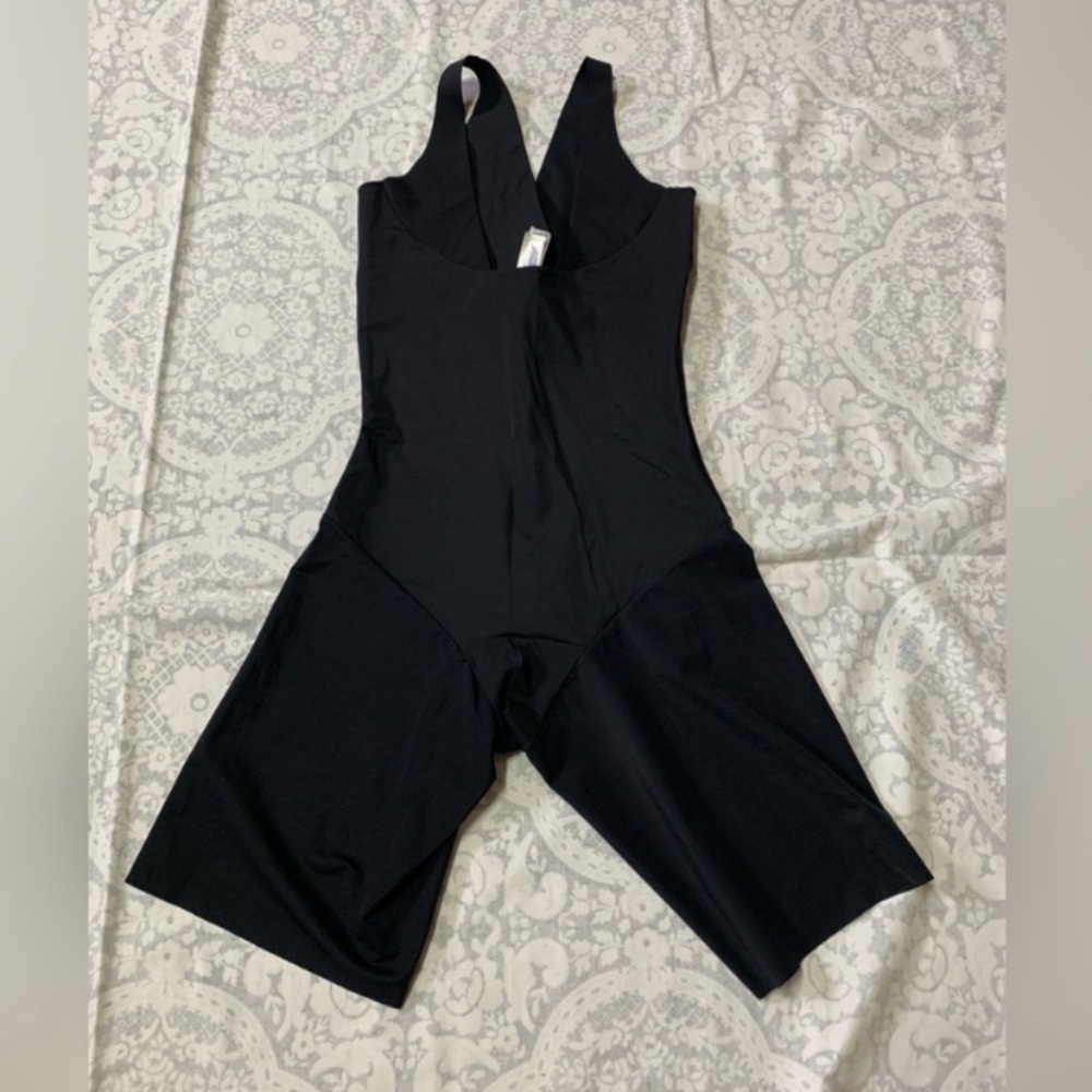 Leonisa Bodysuit Small Mid Thigh